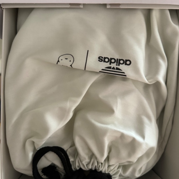 Response CL Wonder White Bad Bunny NEW WITH TAG - Picture 3 of 4